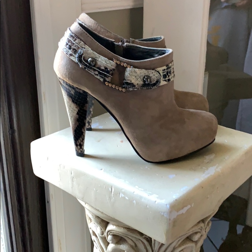 Roberto Botella  suede w/ snakeskin booties sz 6